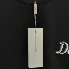 Dior 迪奥 2026FW秋冬新款手写双绣标长袖T恤✨ 高支舒适亲肤面料,垂感顺滑,上身透气不闷,版型宽松合身 左胸复 Dior 迪奥 2026FW秋冬新款手写双绣标长袖T恤✨ 高支舒适亲肤面料,垂感顺滑,上身透气不闷,版型宽松合身 左胸复