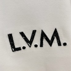 Louis Vuitton 路易威登 2026FW秋冬新款LVM字母刺绣长袖T恤✨ 高支舒适亲肤面料,垂感顺滑,上身透气 Louis Vuitton 路易威登 2026FW秋冬新款LVM字母刺绣长袖T恤✨ 高支舒适亲肤面料,垂感顺滑,上身透气