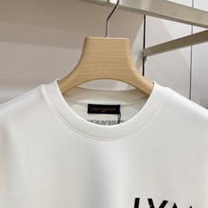 Louis Vuitton 路易威登 2026FW秋冬新款LVM字母刺绣长袖T恤✨ 高支舒适亲肤面料,垂感顺滑,上身透气 Louis Vuitton 路易威登 2026FW秋冬新款LVM字母刺绣长袖T恤✨ 高支舒适亲肤面料,垂感顺滑,上身透气