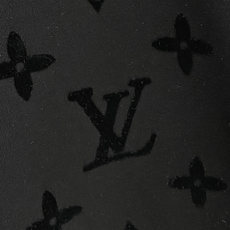 Louis Vuitton 路易威登 2026FW秋冬新款满印植绒老花长袖T恤✨ 高支软糯亲肤面料,垂感顺滑,上身舒适透 Louis Vuitton 路易威登 2026FW秋冬新款满印植绒老花长袖T恤✨ 高支软糯亲肤面料,垂感顺滑,上身舒适透