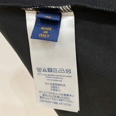 Louis Vuitton 路易威登 2026FW秋冬新款满印植绒老花长袖T恤✨ 高支软糯亲肤面料,垂感顺滑,上身舒适透 Louis Vuitton 路易威登 2026FW秋冬新款满印植绒老花长袖T恤✨ 高支软糯亲肤面料,垂感顺滑,上身舒适透