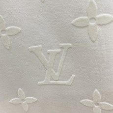 Louis Vuitton 路易威登 2026FW秋冬新款满印植绒老花长袖T恤✨ 高支软糯亲肤面料,垂感顺滑,上身舒适透 Louis Vuitton 路易威登 2026FW秋冬新款满印植绒老花长袖T恤✨ 高支软糯亲肤面料,垂感顺滑,上身舒适透
