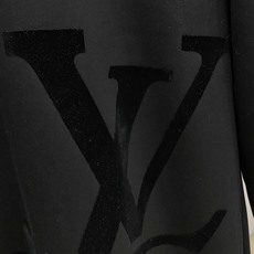 Louis Vuitton 路易威登 2026FW秋冬新款大logo植绒老花长袖T恤✨ 高支软糯亲肤面料,垂感顺滑,上身 Louis Vuitton 路易威登 2026FW秋冬新款大logo植绒老花长袖T恤✨ 高支软糯亲肤面料,垂感顺滑,上身