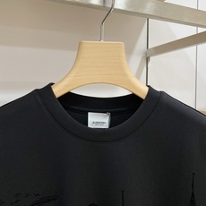 Burberry 博柏利(巴宝莉)新款城堡植绒短袖T恤✨ 甄选高支重磅透气面料,触感柔软顺滑,版型宽松利落、上身挺括有型 Burberry 博柏利(巴宝莉)新款城堡植绒短袖T恤✨ 甄选高支重磅透气面料,触感柔软顺滑,版型宽松利落、上身挺括有型