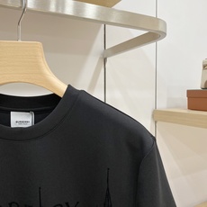 Burberry 博柏利(巴宝莉)新款城堡植绒短袖T恤✨ 甄选高支重磅透气面料,触感柔软顺滑,版型宽松利落、上身挺括有型 Burberry 博柏利(巴宝莉)新款城堡植绒短袖T恤✨ 甄选高支重磅透气面料,触感柔软顺滑,版型宽松利落、上身挺括有型