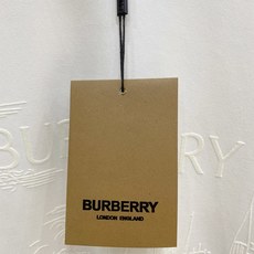 Burberry 博柏利(巴宝莉)新款城堡植绒短袖T恤✨ 甄选高支重磅透气面料,触感柔软顺滑,版型宽松利落、上身挺括有型 Burberry 博柏利(巴宝莉)新款城堡植绒短袖T恤✨ 甄选高支重磅透气面料,触感柔软顺滑,版型宽松利落、上身挺括有型