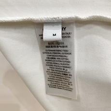 Burberry 博柏利(巴宝莉)新款城堡植绒短袖T恤✨ 甄选高支重磅透气面料,触感柔软顺滑,版型宽松利落、上身挺括有型 Burberry 博柏利(巴宝莉)新款城堡植绒短袖T恤✨ 甄选高支重磅透气面料,触感柔软顺滑,版型宽松利落、上身挺括有型