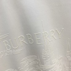 Burberry 博柏利(巴宝莉)新款城堡植绒短袖T恤✨ 甄选高支重磅透气面料,触感柔软顺滑,版型宽松利落、上身挺括有型 Burberry 博柏利(巴宝莉)新款城堡植绒短袖T恤✨ 甄选高支重磅透气面料,触感柔软顺滑,版型宽松利落、上身挺括有型