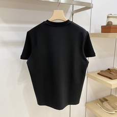 Louis Vuitton 路易威登(LV)2026FW秋冬新款牛仔贴布绣字母短袖T恤✨ 甄选重磅高支棉质面料,厚实挺括 Louis Vuitton 路易威登(LV)2026FW秋冬新款牛仔贴布绣字母短袖T恤✨ 甄选重磅高支棉质面料,厚实挺括