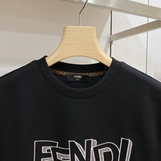 FENDI 芬迪 2026FW秋冬新款立体刺绣字母短袖T恤✨ 甄选重磅高支长绒棉面料,厚实垂顺、亲肤透气,单穿清爽,秋冬 FENDI 芬迪 2026FW秋冬新款立体刺绣字母短袖T恤✨ 甄选重磅高支长绒棉面料,厚实垂顺、亲肤透气,单穿清爽,秋冬