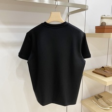 FENDI 芬迪 2026FW秋冬新款立体刺绣字母短袖T恤✨ 甄选重磅高支长绒棉面料,厚实垂顺、亲肤透气,单穿清爽,秋冬 FENDI 芬迪 2026FW秋冬新款立体刺绣字母短袖T恤✨ 甄选重磅高支长绒棉面料,厚实垂顺、亲肤透气,单穿清爽,秋冬