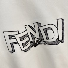 FENDI 芬迪 2026FW秋冬新款立体刺绣字母短袖T恤✨ 甄选重磅高支长绒棉面料,厚实垂顺、亲肤透气,单穿清爽,秋冬 FENDI 芬迪 2026FW秋冬新款立体刺绣字母短袖T恤✨ 甄选重磅高支长绒棉面料,厚实垂顺、亲肤透气,单穿清爽,秋冬