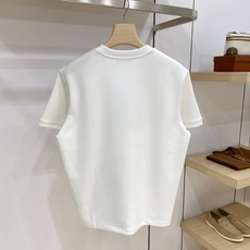 FENDI 芬迪 2026FW秋冬新款立体刺绣字母短袖T恤✨ 甄选重磅高支长绒棉面料,厚实垂顺、亲肤透气,单穿清爽,秋冬 FENDI 芬迪 2026FW秋冬新款立体刺绣字母短袖T恤✨ 甄选重磅高支长绒棉面料,厚实垂顺、亲肤透气,单穿清爽,秋冬