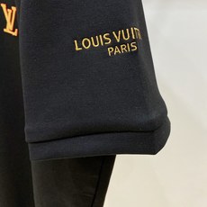 Louis Vuitton 路易威登 2026FW秋冬新款皮标贴绣LV小标短袖T恤✨ 甄选重磅高支棉质面料,质感厚实细腻 Louis Vuitton 路易威登 2026FW秋冬新款皮标贴绣LV小标短袖T恤✨ 甄选重磅高支棉质面料,质感厚实细腻