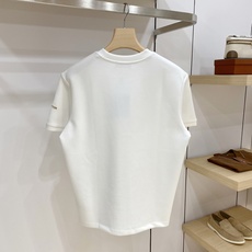 Louis Vuitton 路易威登 2026FW秋冬新款皮标贴绣LV小标短袖T恤✨ 甄选重磅高支棉质面料,质感厚实细腻 Louis Vuitton 路易威登 2026FW秋冬新款皮标贴绣LV小标短袖T恤✨ 甄选重磅高支棉质面料,质感厚实细腻