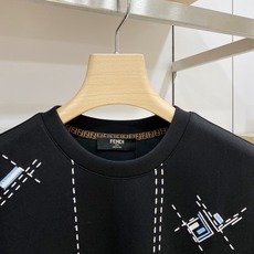 FENDI 芬迪 2026FW秋冬新款虚线格多标刺绣短袖T恤✨ 重磅高支长绒棉,厚实亲肤垂感好,宽松微阔版型,单穿、秋冬 FENDI 芬迪 2026FW秋冬新款虚线格多标刺绣短袖T恤✨ 重磅高支长绒棉,厚实亲肤垂感好,宽松微阔版型,单穿、秋冬