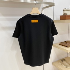 Louis Vuitton 路易威登 2026FW秋冬新款半面立体压胶满花短袖T恤✨ 重磅高支面料,厚实亲肤垂感佳,宽松 Louis Vuitton 路易威登 2026FW秋冬新款半面立体压胶满花短袖T恤✨ 重磅高支面料,厚实亲肤垂感佳,宽松