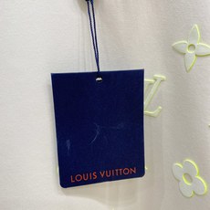 Louis Vuitton 路易威登 2026FW秋冬新款半面立体压胶满花短袖T恤✨ 重磅高支面料,厚实亲肤垂感佳,宽松 Louis Vuitton 路易威登 2026FW秋冬新款半面立体压胶满花短袖T恤✨ 重磅高支面料,厚实亲肤垂感佳,宽松