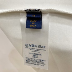 Louis Vuitton 路易威登 2026FW秋冬新款半面立体压胶满花短袖T恤✨ 重磅高支面料,厚实亲肤垂感佳,宽松 Louis Vuitton 路易威登 2026FW秋冬新款半面立体压胶满花短袖T恤✨ 重磅高支面料,厚实亲肤垂感佳,宽松