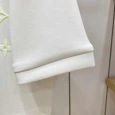 Louis Vuitton 路易威登 2026FW秋冬新款半面立体压胶满花短袖T恤✨ 重磅高支面料,厚实亲肤垂感佳,宽松 Louis Vuitton 路易威登 2026FW秋冬新款半面立体压胶满花短袖T恤✨ 重磅高支面料,厚实亲肤垂感佳,宽松