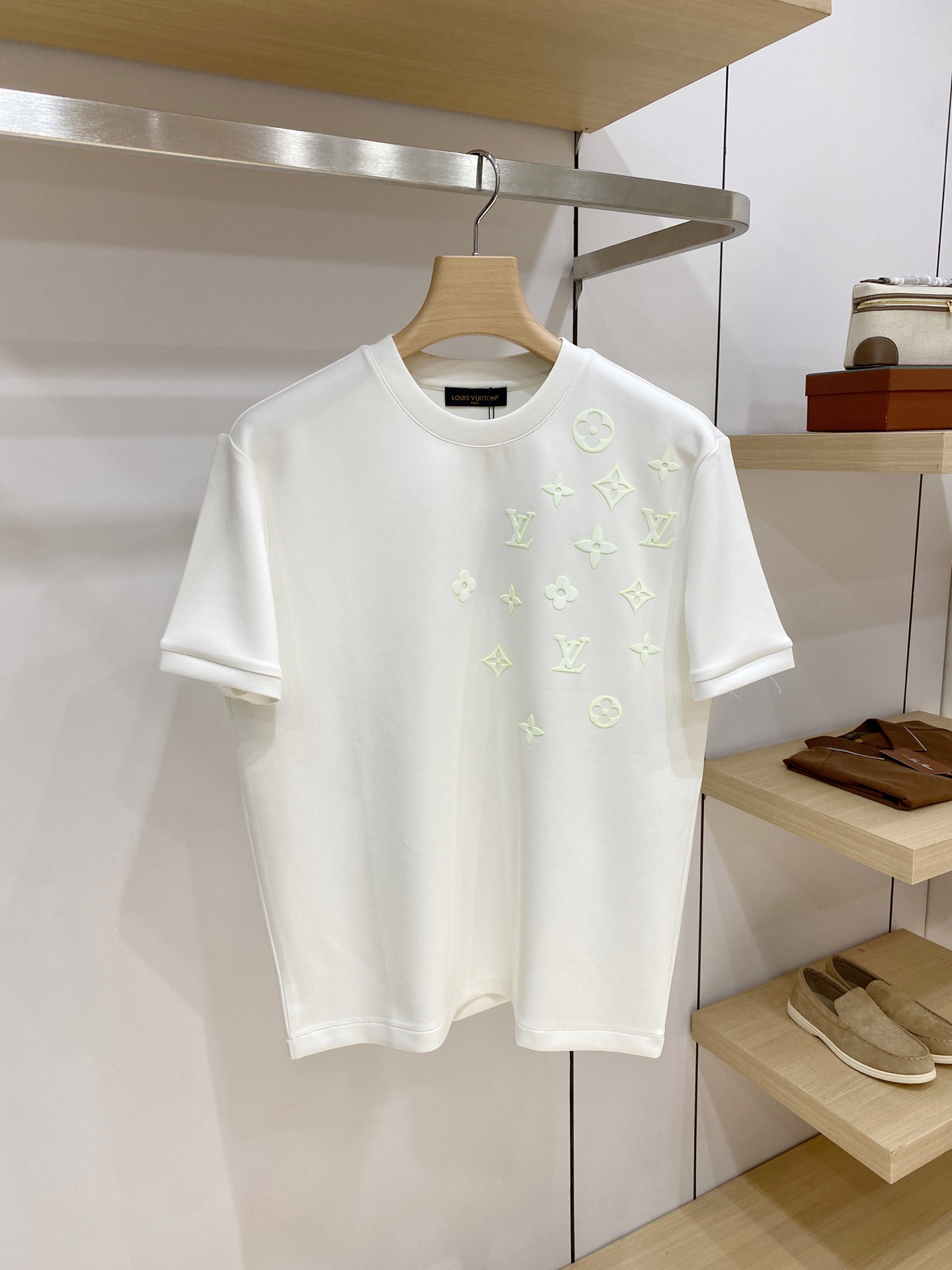 Louis Vuitton 路易威登 2026FW秋冬新款半面立体压胶满花短袖T恤✨ 重磅高支面料，厚实亲肤垂感佳，宽松