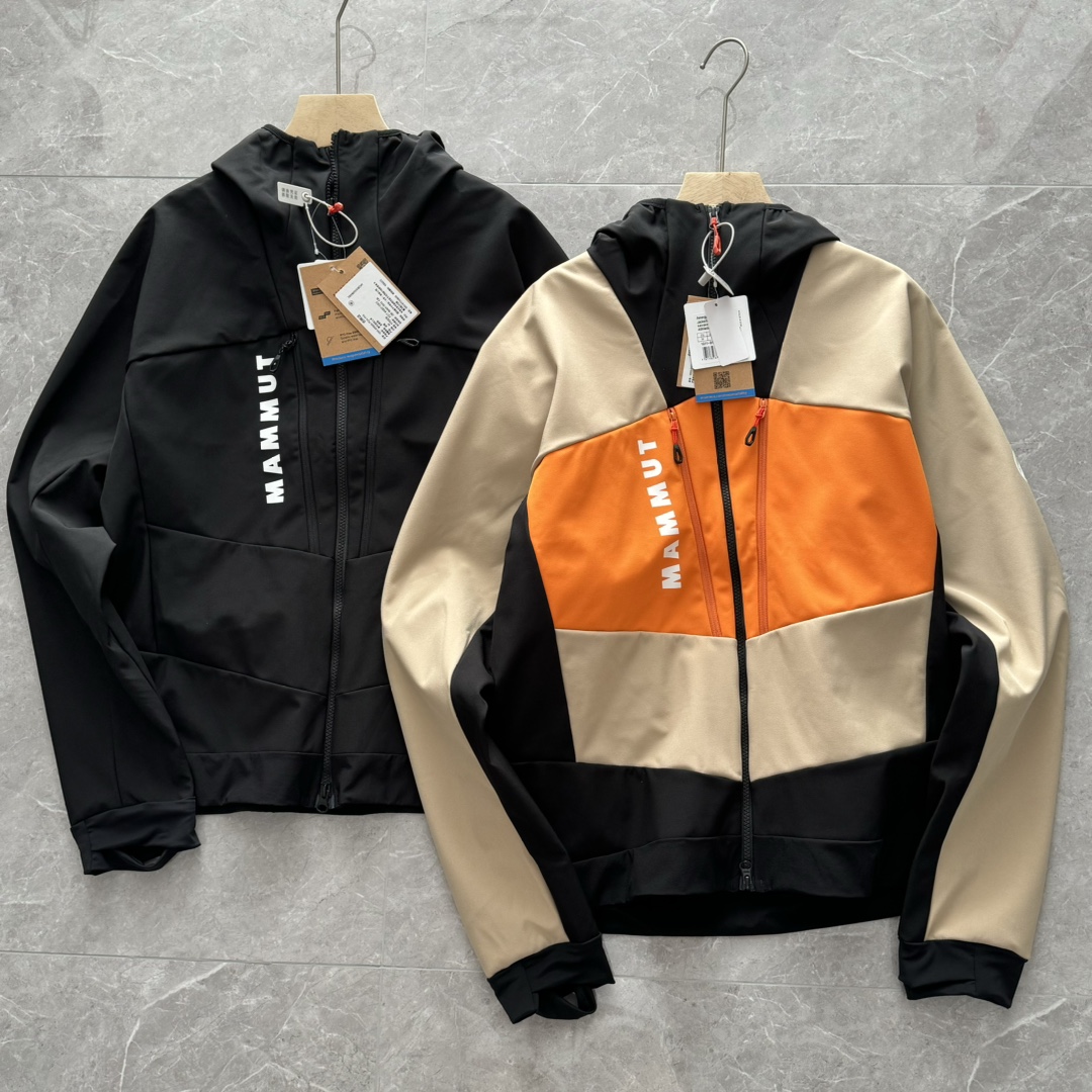 发215💰大象🐘Winterfield 男士防风防泼水抓绒保暖软壳夹克上衣,一件小众顶级户外的运动佳品,X猫同步在售3000+公价,不到一折的售价,入手一件春季舒适保暖 兼具户外运动功能属性的软壳冲锋衣 夹克,防风 防泼水的面料,采用客供定制Mammut SOFtech TM弹性软壳面料,经过不含PFC的DWR处理,不仅耐脏耐磨且具有良好的运动自由,增加面料延伸空间,无论是登山 徒步 游玩 一件软壳冲锋衣 可以给到你很好的呵护以及穿搭行。衣帽可调节的弹力抽绳,可头盔兼容的设计,三点调节,在骑行时更加灵活,不影响视线,门禁定制YKK VISLON双向拉链闭合,做到自由的开合尺度,也能加速内部散热效果,下摆内里对称抽绳,可在保暖防风时扎紧下摆,提升内部温度,三层软壳结构,内附保暖抓绒材质,轻便舒适,隔绝寒冷空气侵入,3D立体剪裁工艺,大身多片拼接,更加符合亚洲人体工程学的标准,保证了上身合体有型,运动时无拘无束。
尺码:M-2XL
颜色:黑色 卡其
尺码表:
胸围 肩连袖 衣长 推荐(斤)
M 110 82 70 110-130
L 114 83 71 130-150
XL 118 84 72 150-170
XXL 122 85 73 170-190