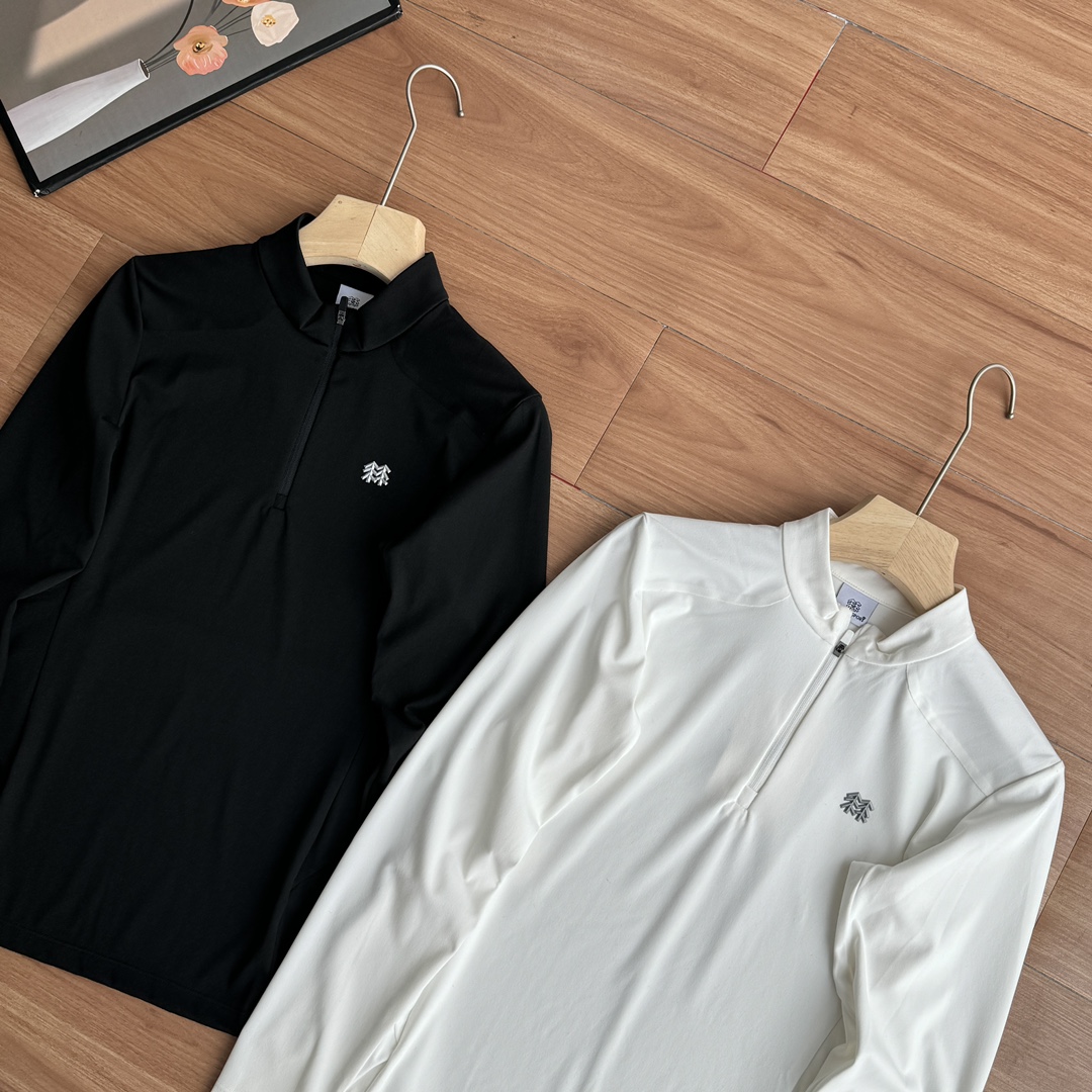 发120💰！kl女款打底衫女士户外休闲衣女款内搭微拉绒半拉链长袖T恤 半拉链户外运动长袖T恤，贸易公司渠道订单！高科技弹力运动面料，贴身穿着肤感软糯舒适！肩部侧边腰部多处裁剪拼接，上身贴合度完美，版型炒鸡显瘦遮肉，宽肩厚背的客户也可以闭眼入！做工细节处理很精致！这款为夏秋冬换季时节户外运动穿着设计的经典半拉链T恤，采用ISPO推荐S.FUNCTIONAL专业环保运动面料高度弹力，为运动时提供优秀的拉伸性和亲肤性，吸湿速干性能，确保穿着者拥有优质的运动体验，上身舒适度高，看似修身不紧身，无论家居还是户外首选款！简约的设计，延续户外经典，订制原版面料！独一无二！手感质感都是无敌的存在！高温固色！绝对不存在掉色的问题 面料采用进口Z定织定染全新面料，布面干净，布纹清晰，柔软舒适。釆用定染无色差。环保进口材料硅胶标立体美观。辅料三标齐全，原版货就这一波，尺码标准 喜欢的姐妹们可人手一件
颜色：黑色/白色
尺码：S    M     L     XL
袖长  55   56   57     58
肩宽37     38    39     40
胸围88     93    98     103
衣长59    60     61      62