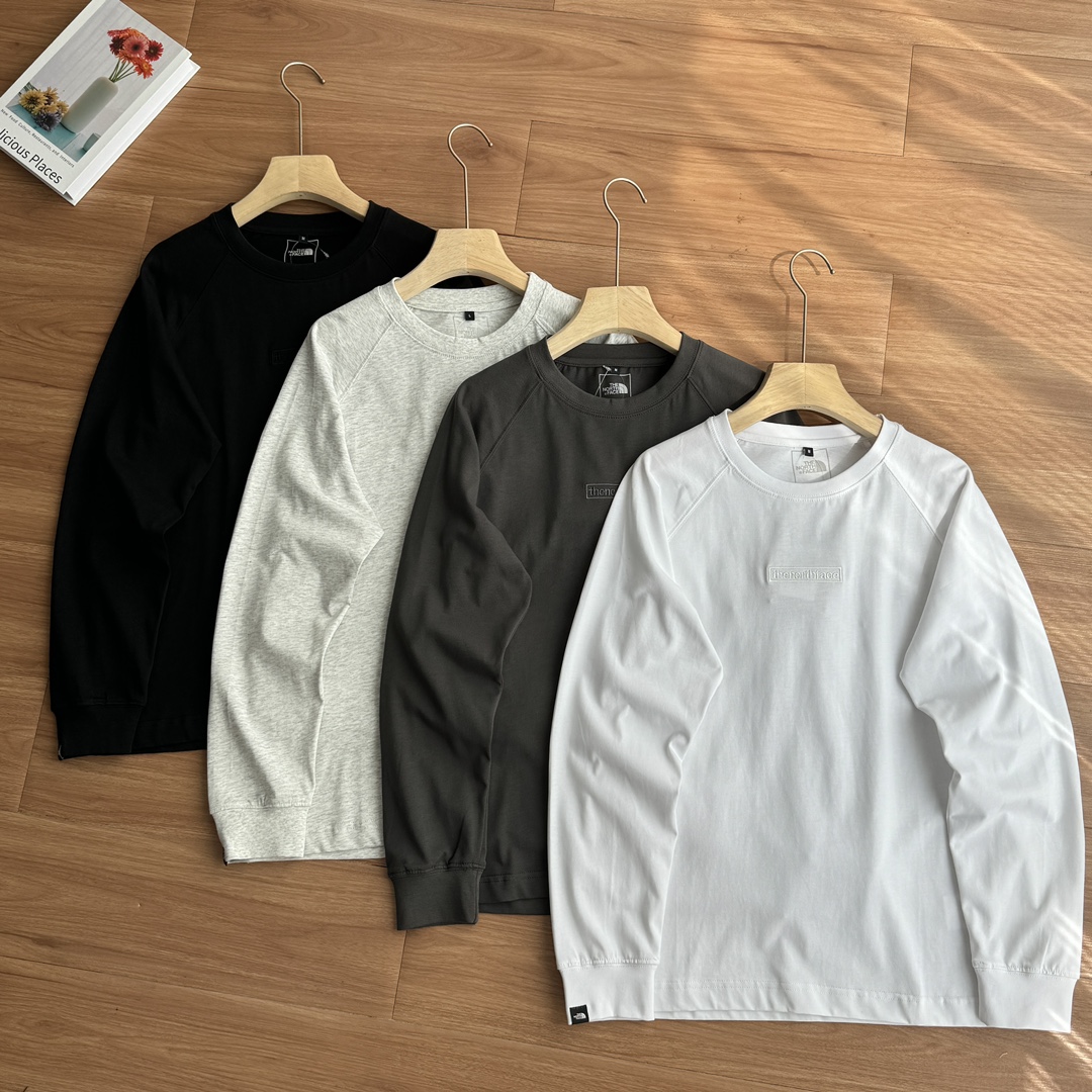 发110💰!TNF北面UE男士重工落肩款刺纯棉透气户外休闲宽松长袖T恤,线上698,秋季可单穿,冬天可做内搭,前后刺绣款,袖口小北布标点缀,落肩款廓形剪裁,上身显瘦有型,纯棉面料+宽松版型,这样极简主义的长袖t恤,简约大气,自带的简洁风,特别适合用来穿搭,纯棉面料圆领t恤,无性别限定的单品,喜欢的不要错过,强烈推荐!
颜色:黑色 深灰 浅灰 白色
尺码:M-3XL
颜色:黑色浅灰色白色深灰色
尺码 衣长 胸围 连肩袖长推荐
M 68 102 72 120斤
L 70 106 73 140斤
XL 72 110 74 160斤
XXL 74 115 75 180斤
XXXL76 120 76 200斤
注:手工测量1-3cm误差