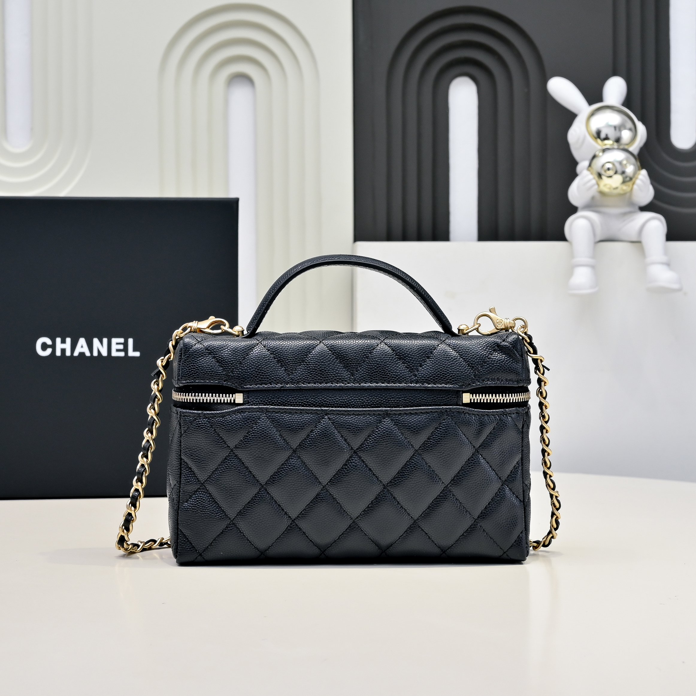 Chanel Style Leather Chain Bag style reference detail image 2 from source 776572