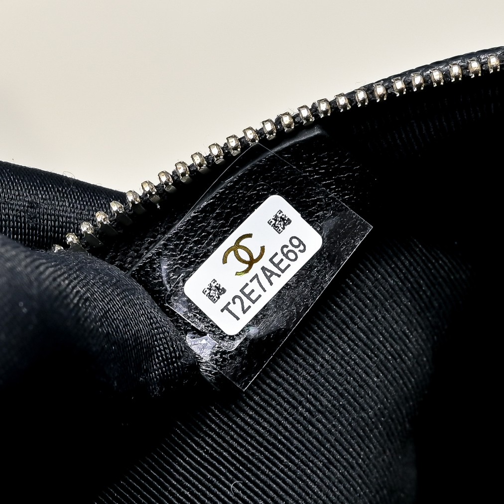 Chanel Style Leather Chain Bag style reference detail image 7 from source 776572