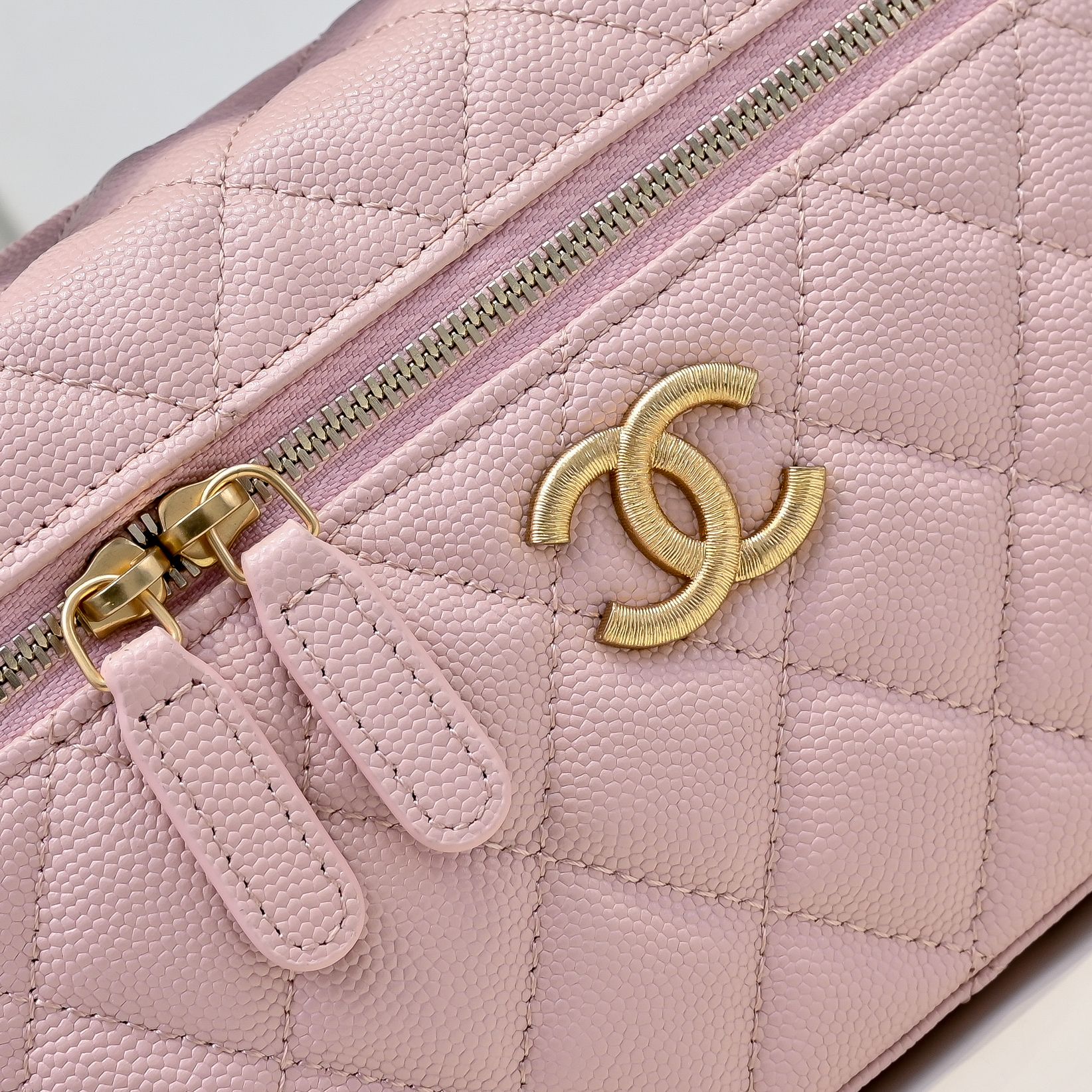 Chanel Style Leather Chain Bag style reference detail image 4 from source 776573