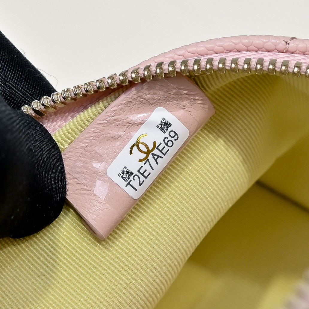 Chanel Style Leather Chain Bag style reference detail image 8 from source 776573