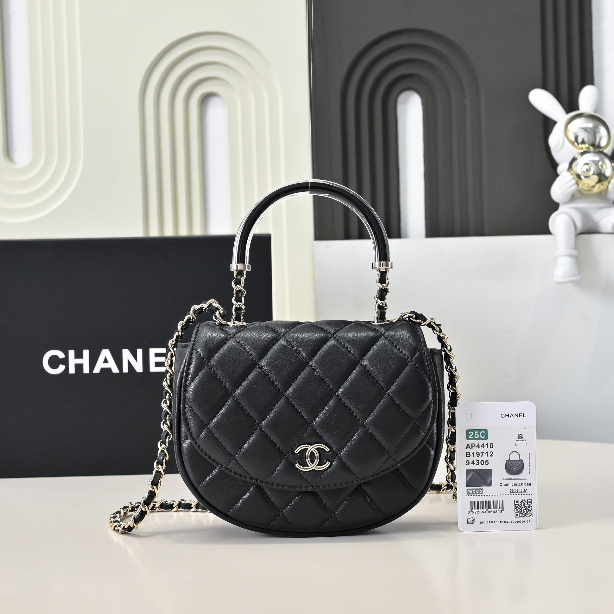 Serie 25C Early Spring [Happy] Mini bolso con asa esmaltada Chane1 25C 👜 ¡La dama de oro negro es tan bonita! Un bolso…