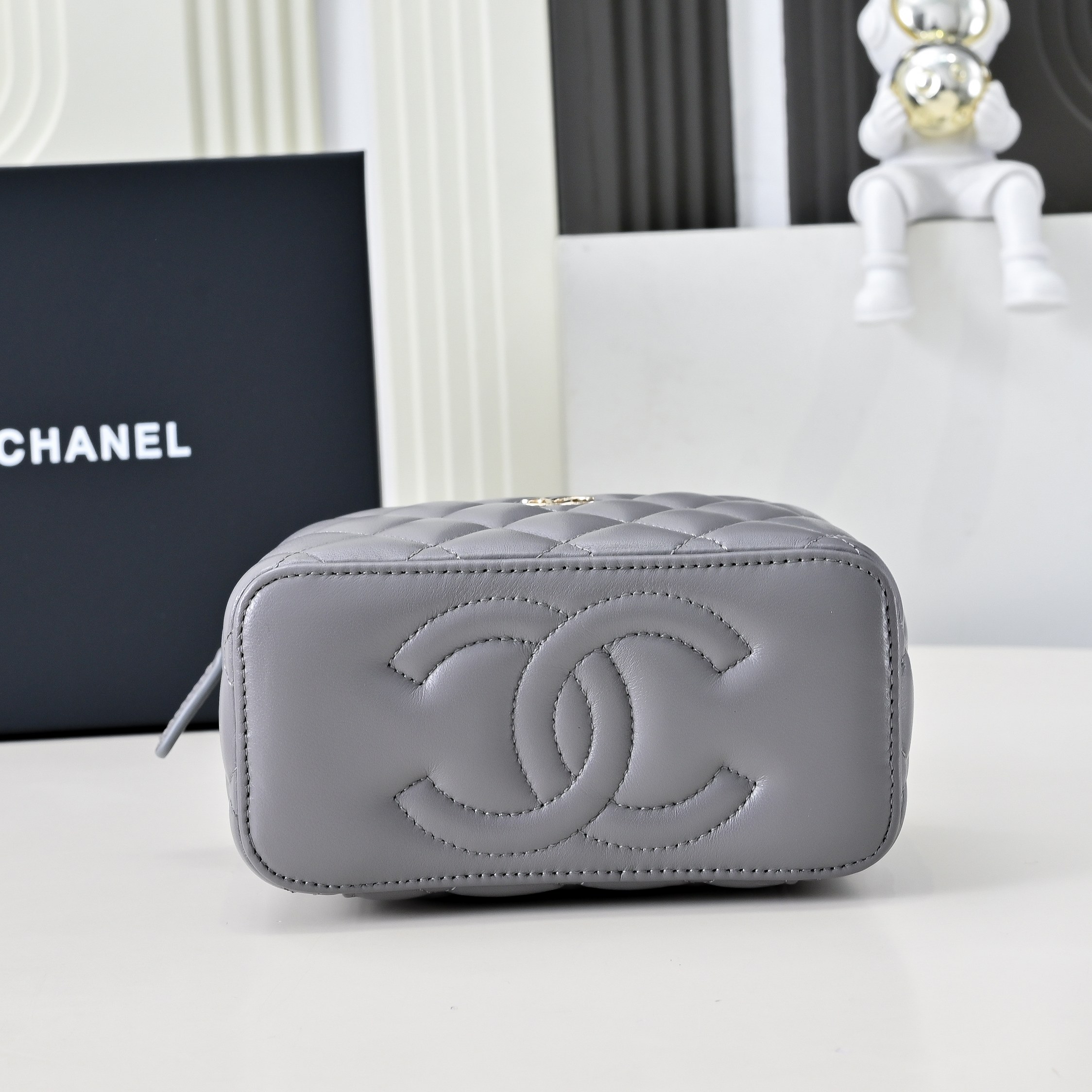 Chanel Style Leather Chain Bag style reference detail image 5 from source 776541