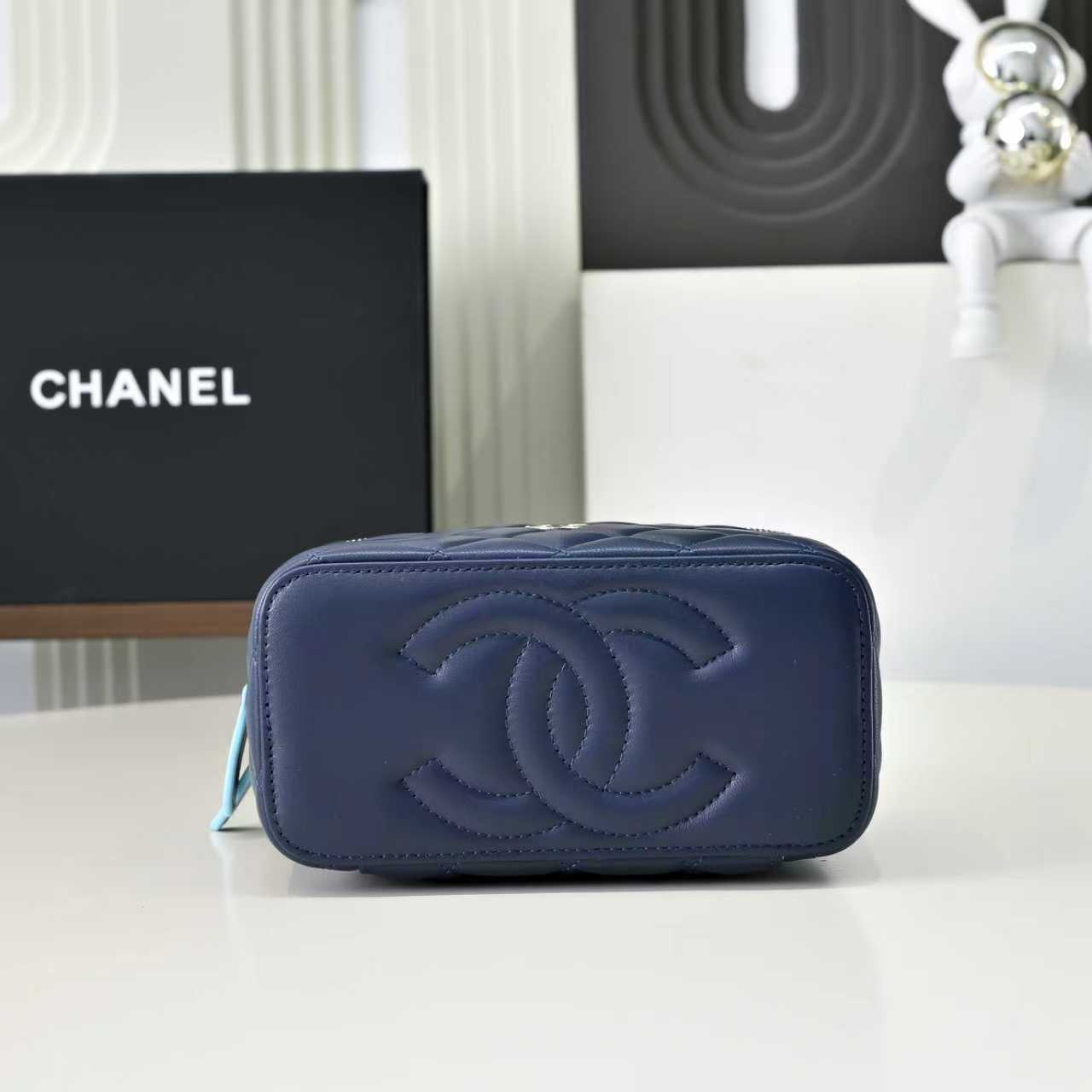 Chanel Style Leather Chain Bag style reference detail image 3 from source 776531