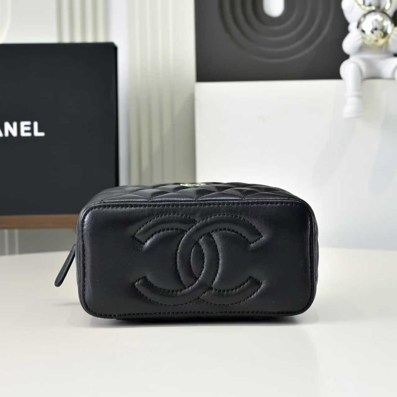 Chanel Style Leather Chain Bag style reference detail image 4 from source 776539
