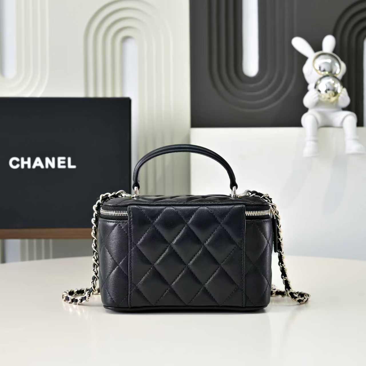 Chanel Style Leather Chain Bag style reference detail image 2 from source 776539