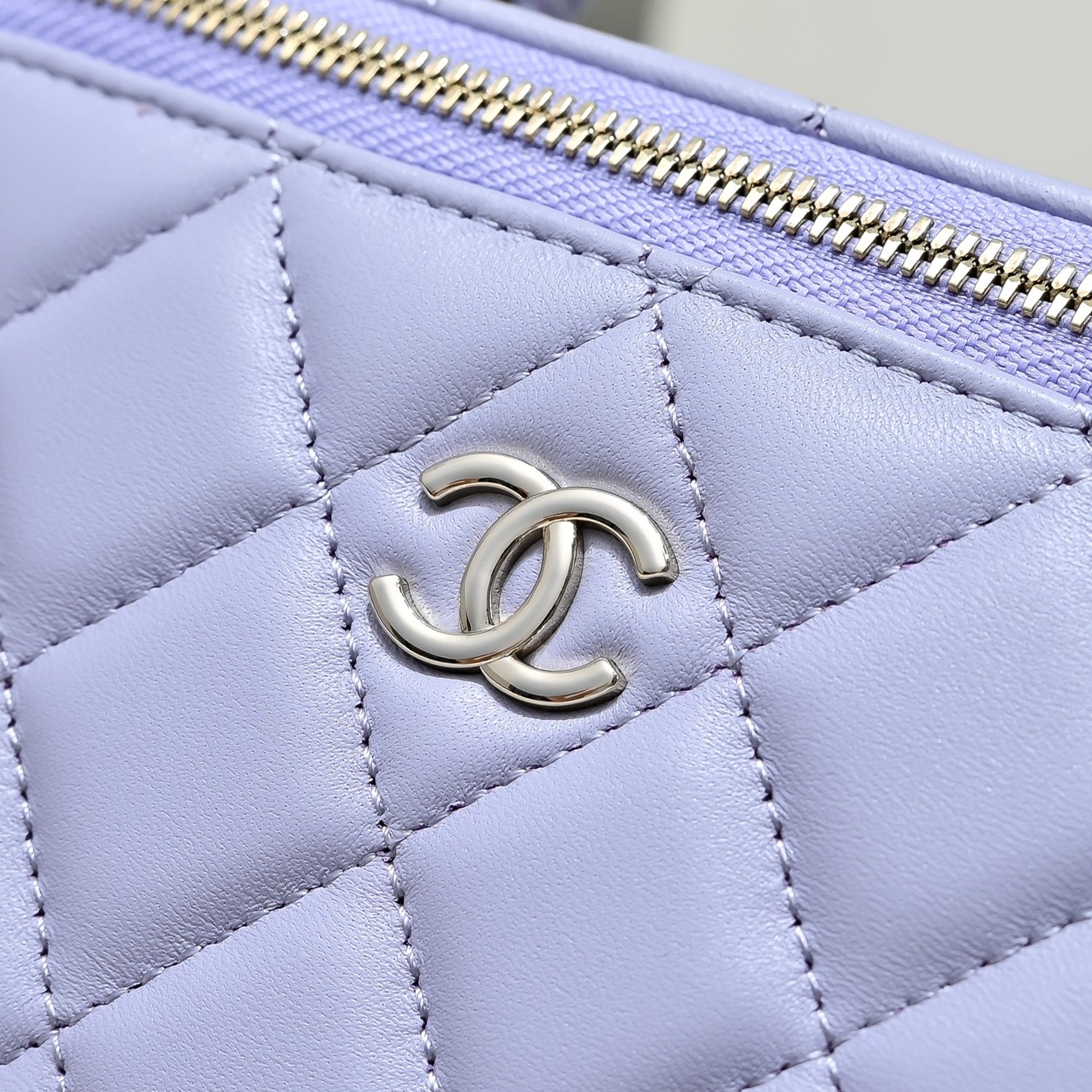 Chanel Style Leather Chain Bag style reference detail image 4 from source 776540