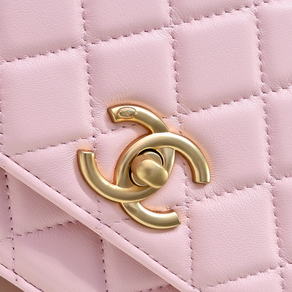 Chanel Style Leather Chain Bag style reference detail image 4 from source 776516