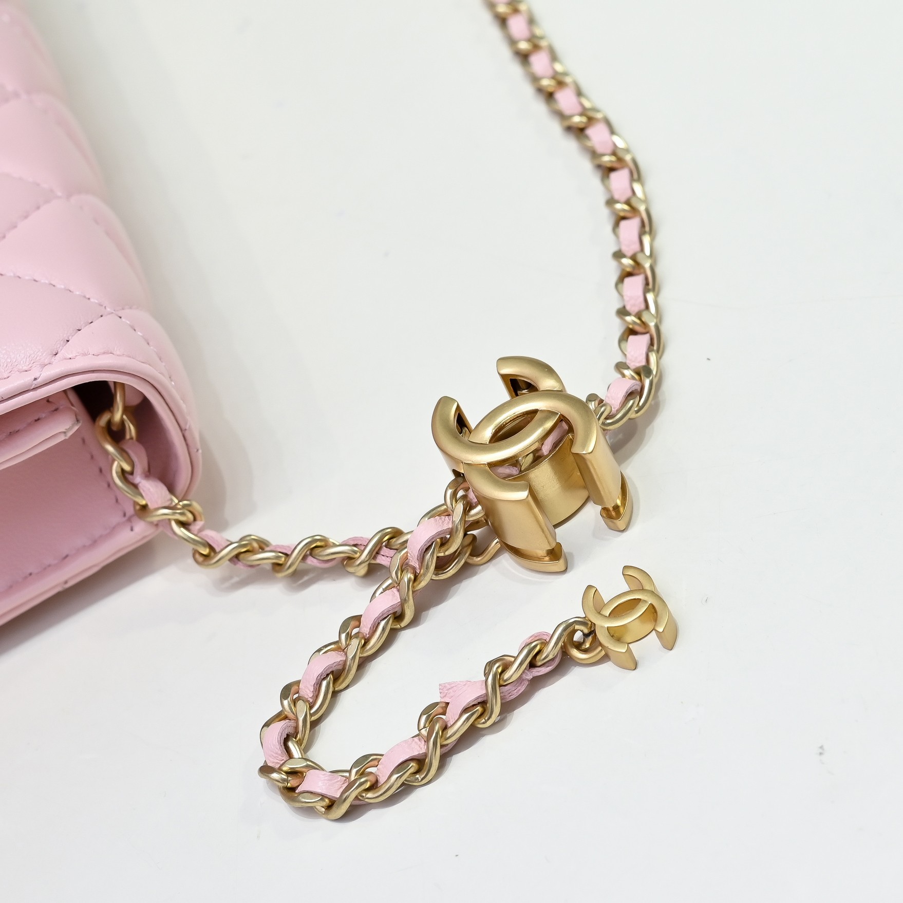Chanel Style Leather Chain Bag style reference detail image 5 from source 776516