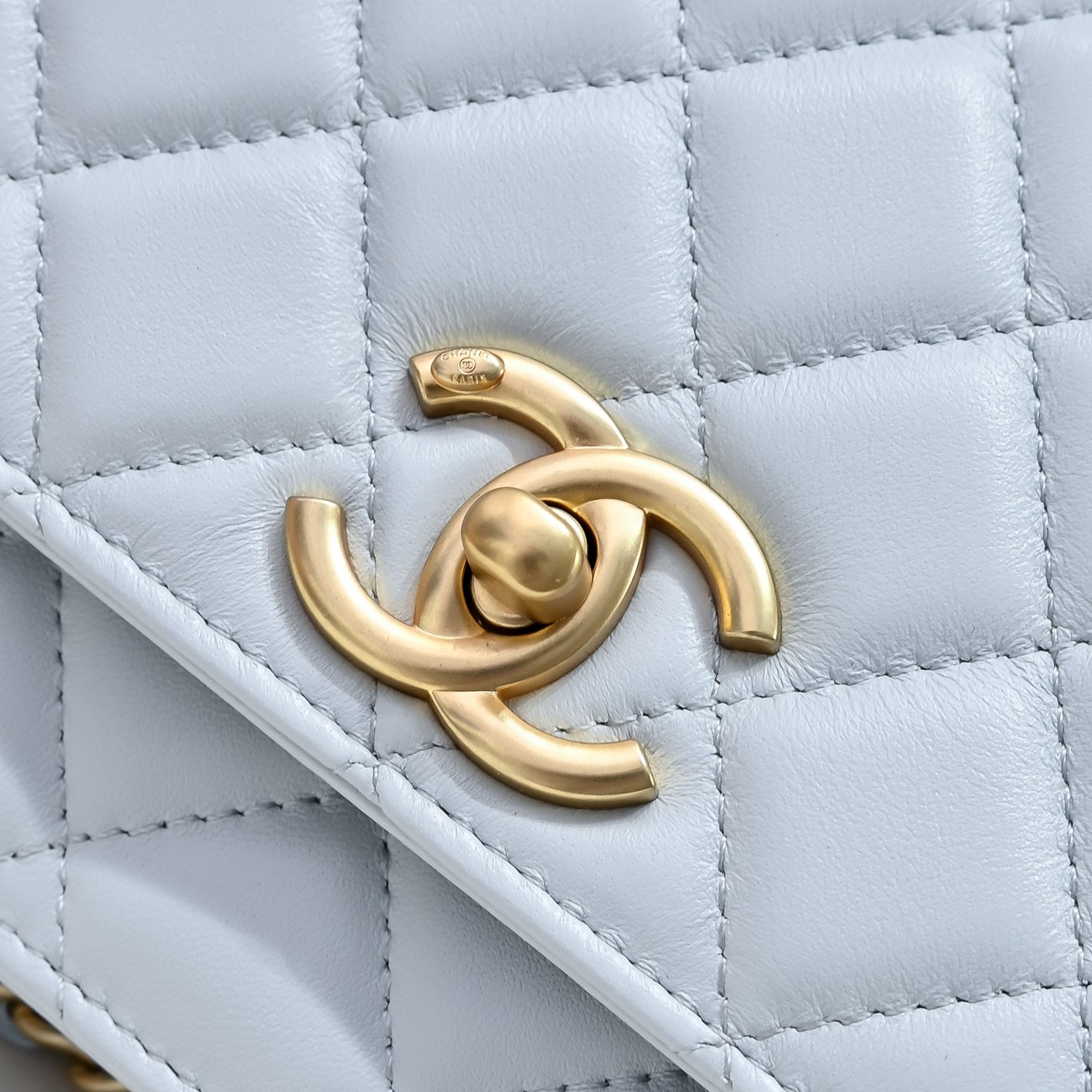 Chanel Style Leather Chain Bag style reference detail image 5 from source 776513