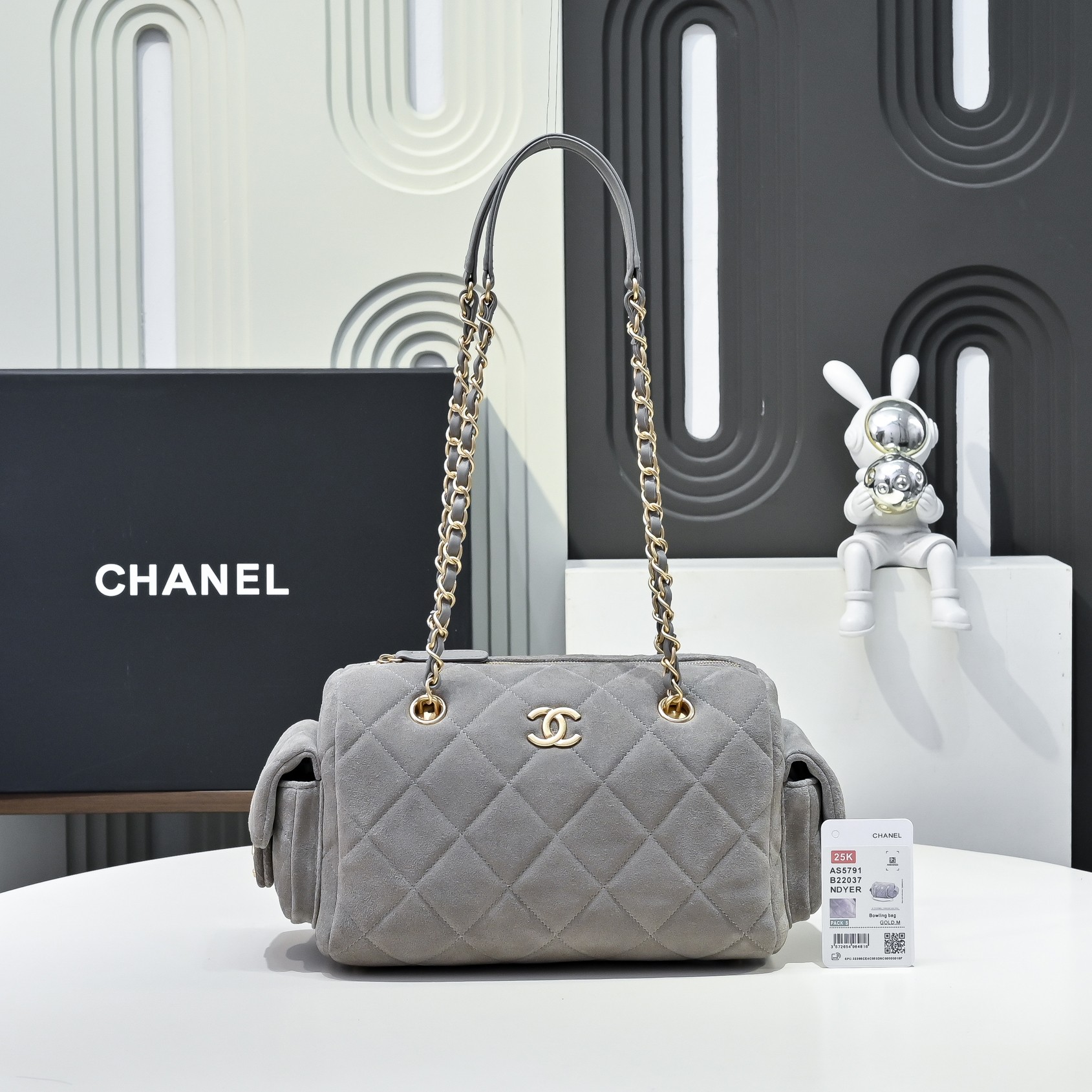 Bolso bowling Chanel1 de piel de vacuno esmerilada 25K, bola de bolos de cuero de lichi con herrajes cepillados, lleno …