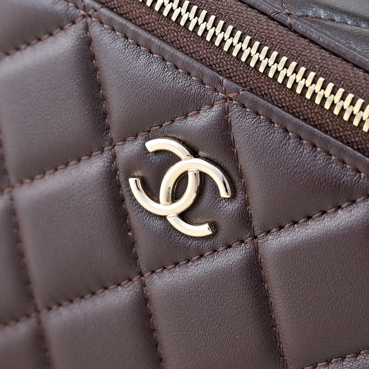 Chanel Style Leather Chain Bag style reference detail image 5 from source 776533