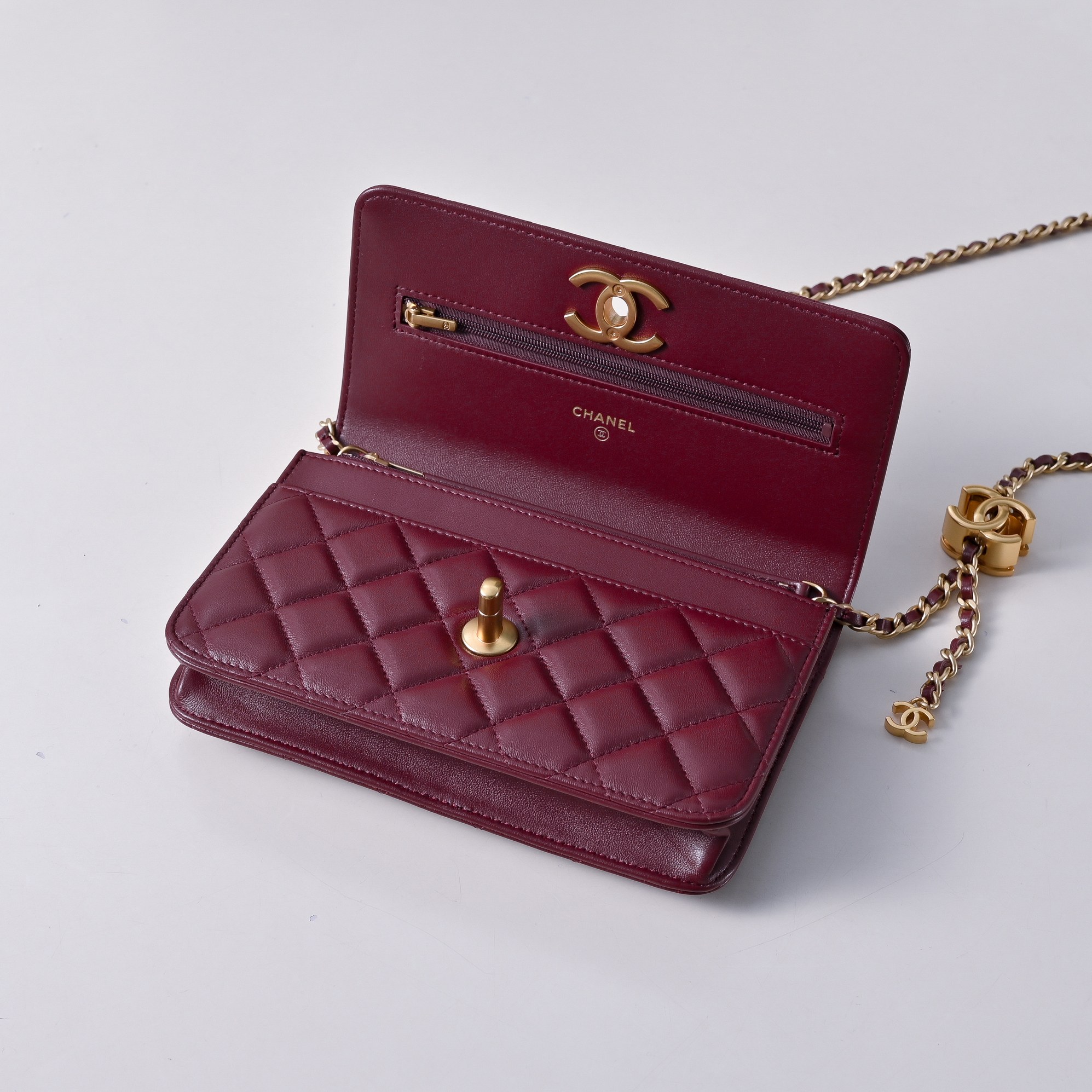 Chanel Style Leather Chain Bag style reference detail image 5 from source 776512