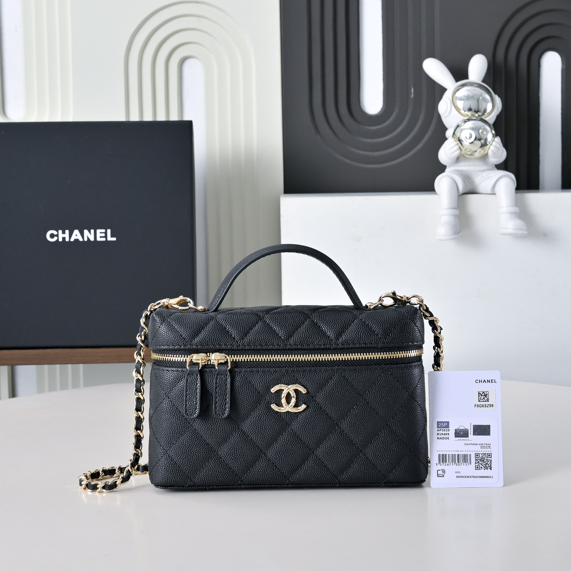 Chanel Style Crossbody Bag style reference detail image 1 from source 776506