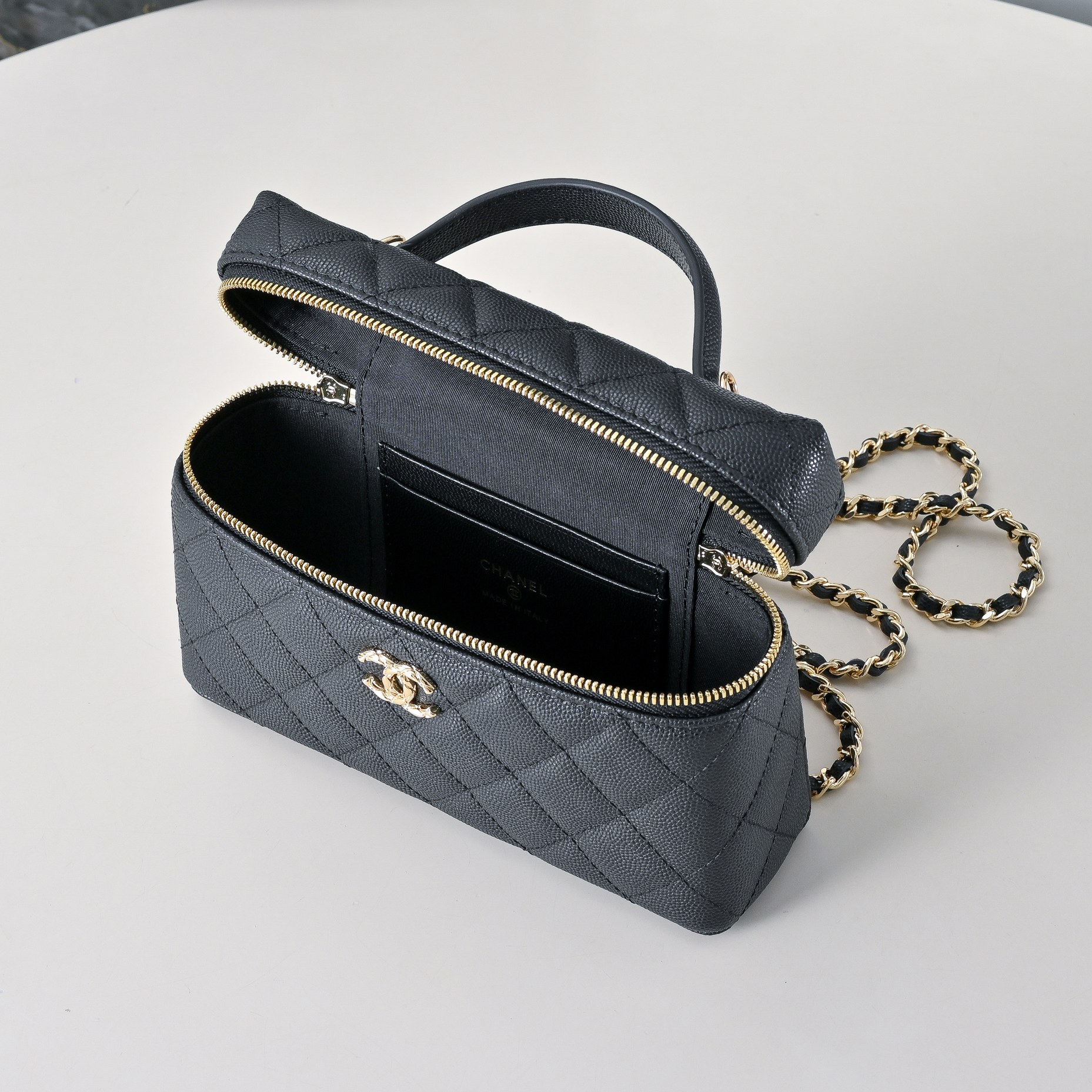 Chanel Style Crossbody Bag style reference detail image 7 from source 776506