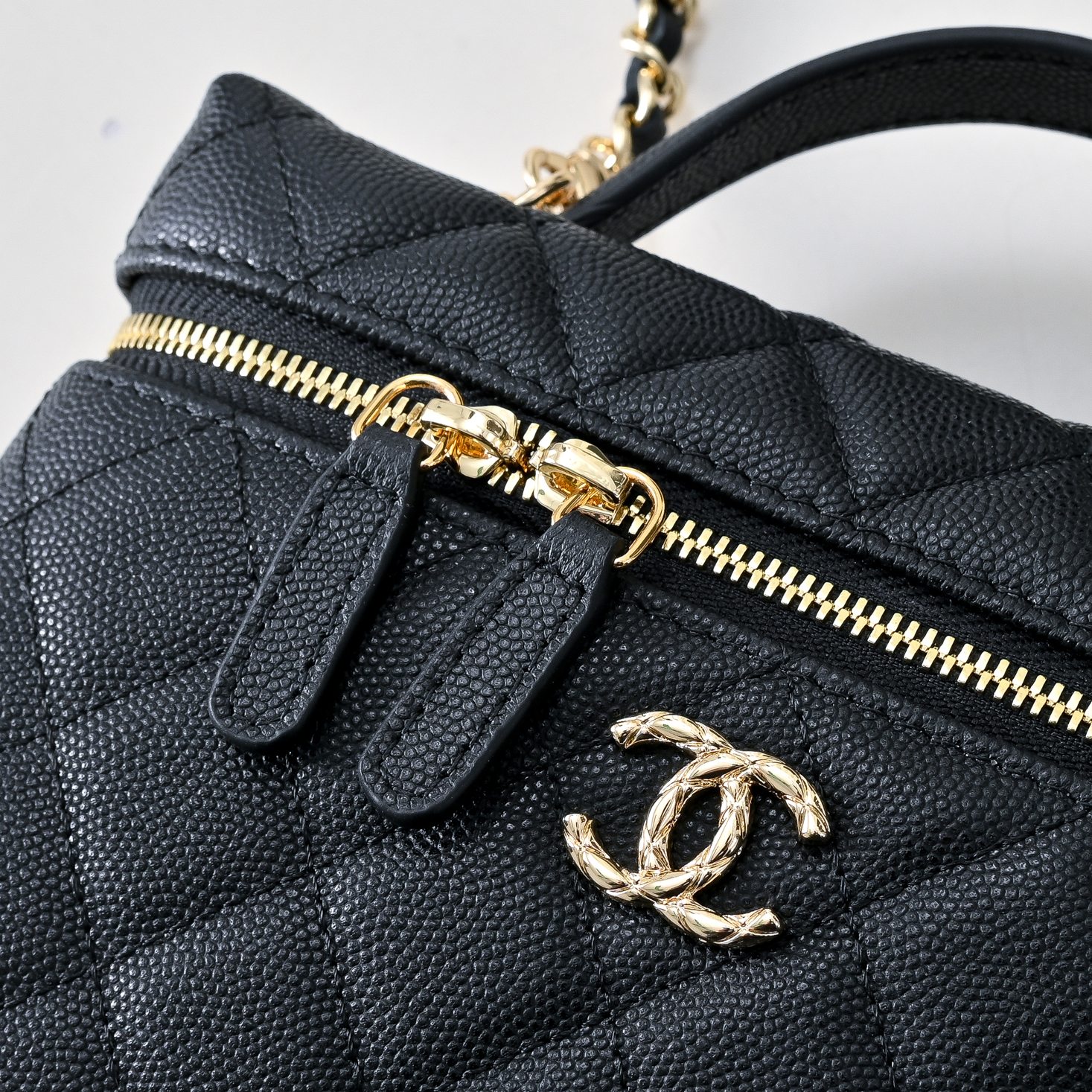 Chanel Style Crossbody Bag style reference detail image 5 from source 776506