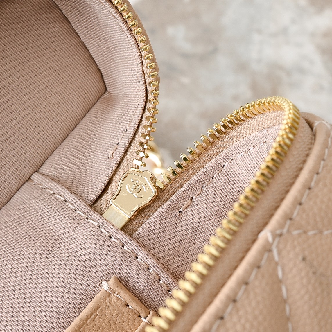 Chanel Style Crossbody Bag style reference detail image 7 from source 776508