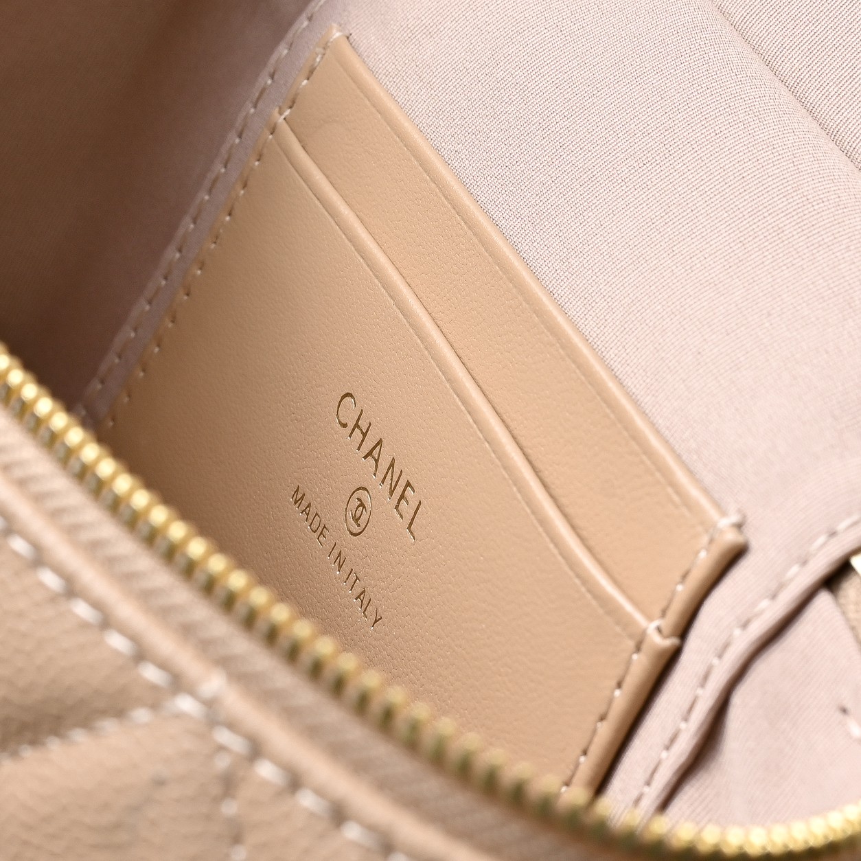 Chanel Style Crossbody Bag style reference detail image 8 from source 776508