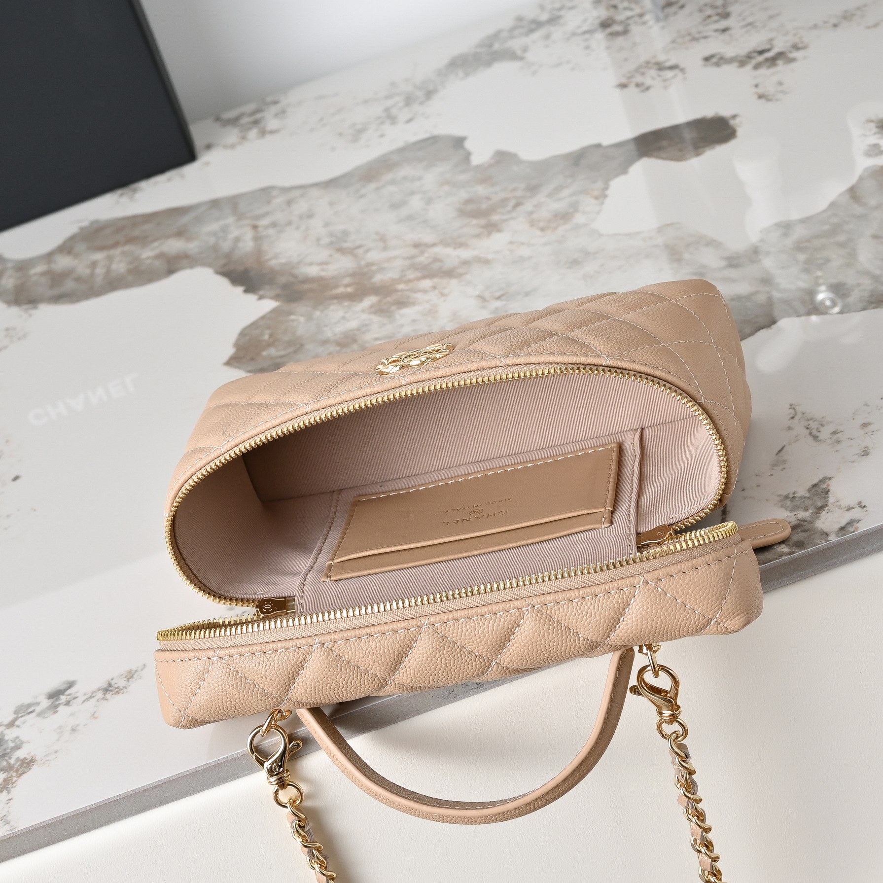 Chanel Style Crossbody Bag style reference detail image 6 from source 776508